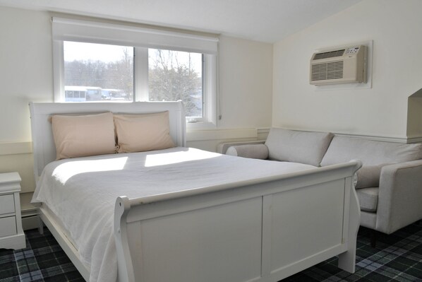 ملاءات للفراش لا تسبب الحساسية وألحفة محشوة بالريش وستائر تعتيم