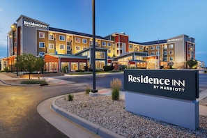 A multi-story hotel with a sign indicating it's a Marriott Residence Inn. - Residence Inn by Marriott Casper (Casper)