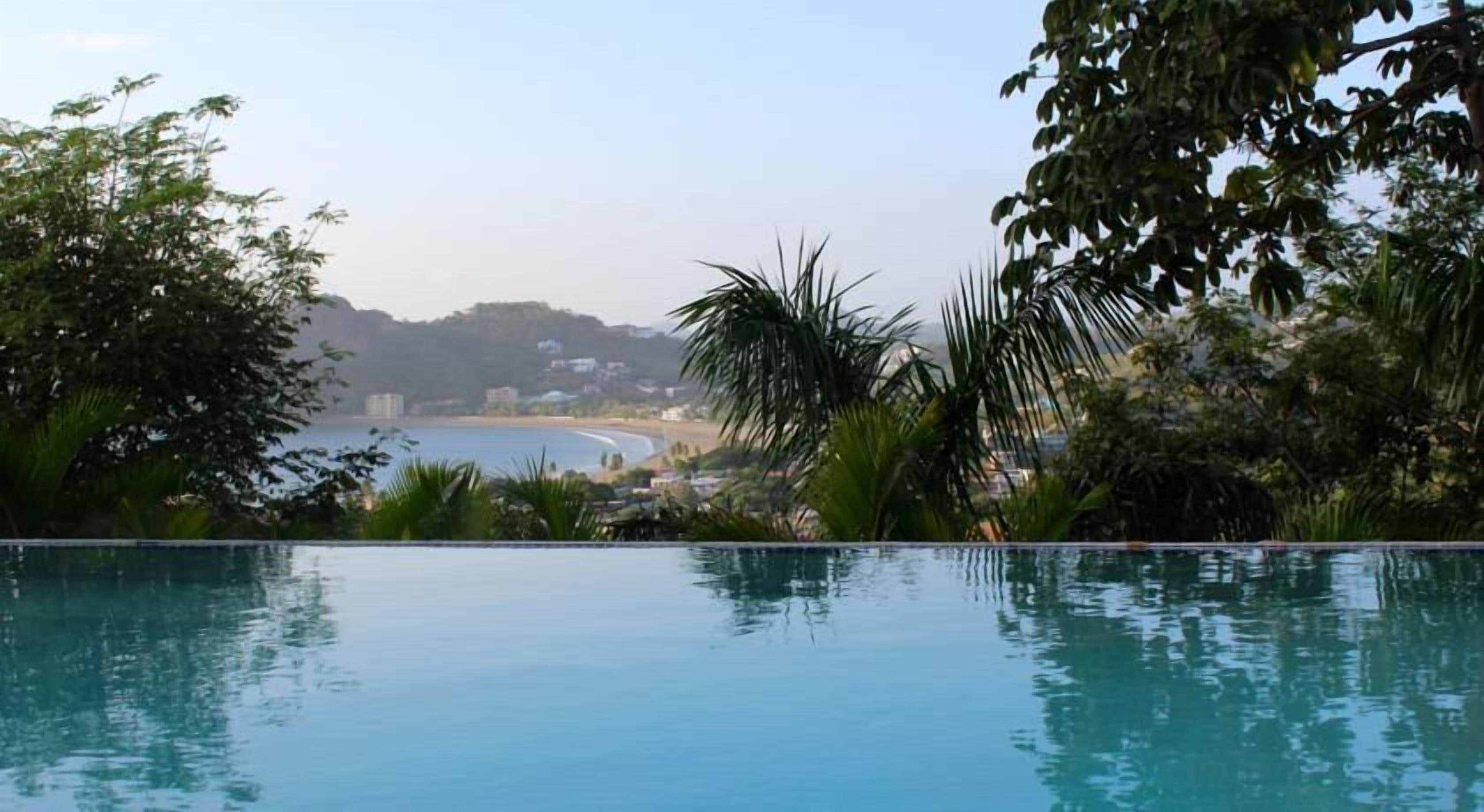 屋外プール、サンラウンジャー