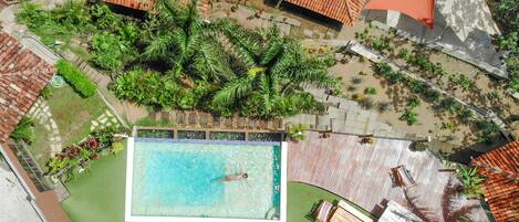 屋外プール、サンラウンジャー