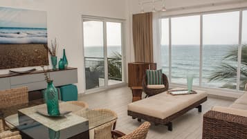 Appartement familial, 3 chambres, vue sur la plage, en face de la plage | 1 chambre, système d’insonorisation, accès au Wi-Fi (inclus)