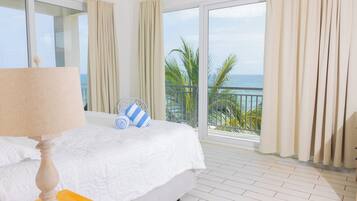 Departamento familiar, 3 habitaciones, vista al océano, frente al mar | 1 habitación, insonorización, wifi gratis y ropa de cama