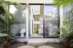 Standard Bungalow, 1 King Bed, Mountain View (Maleku) | Bathroom | Shower, rainfall showerhead, eco-friendly toiletries, hair dryer - Yabá Chiguí Lodge (Ciudad Cortés)