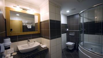 Ducha, artículos de tocador gratuitos, secador de pelo, batas