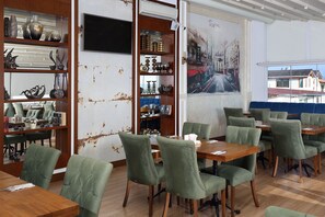 Free daily buffet breakfast  - Golden Lake Hotel (Adana)