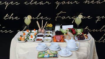 Free daily buffet breakfast