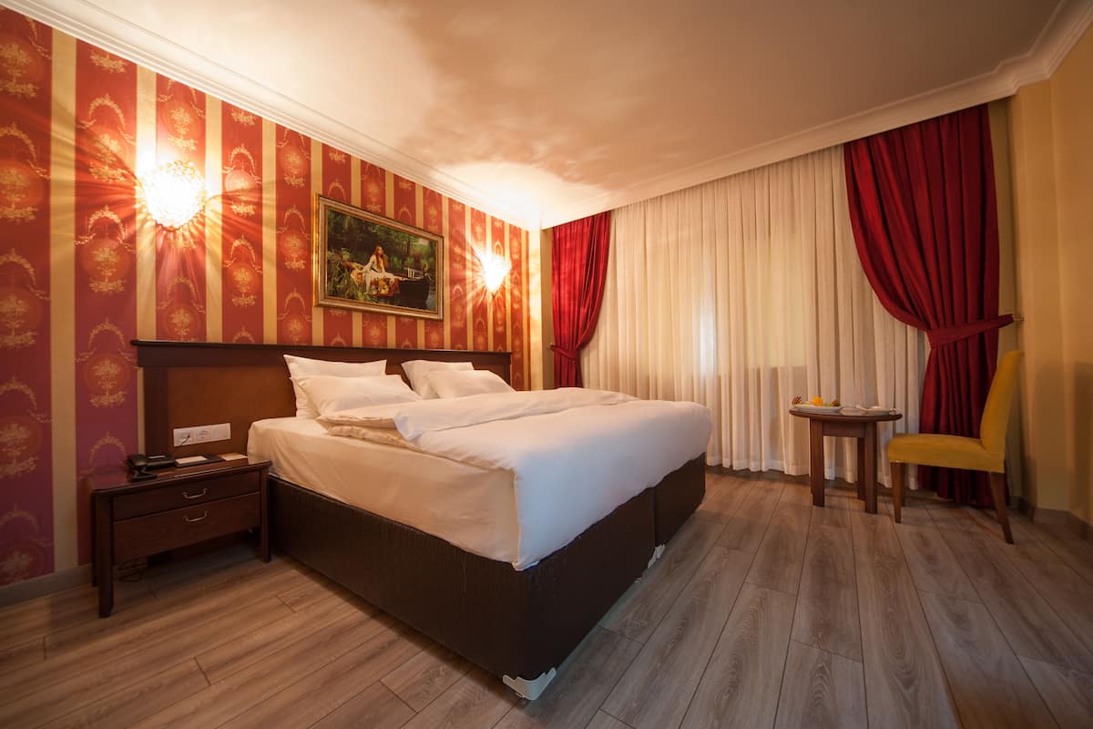 1 Schlafzimmer, Minibar, Zimmersafe, Schreibtisch