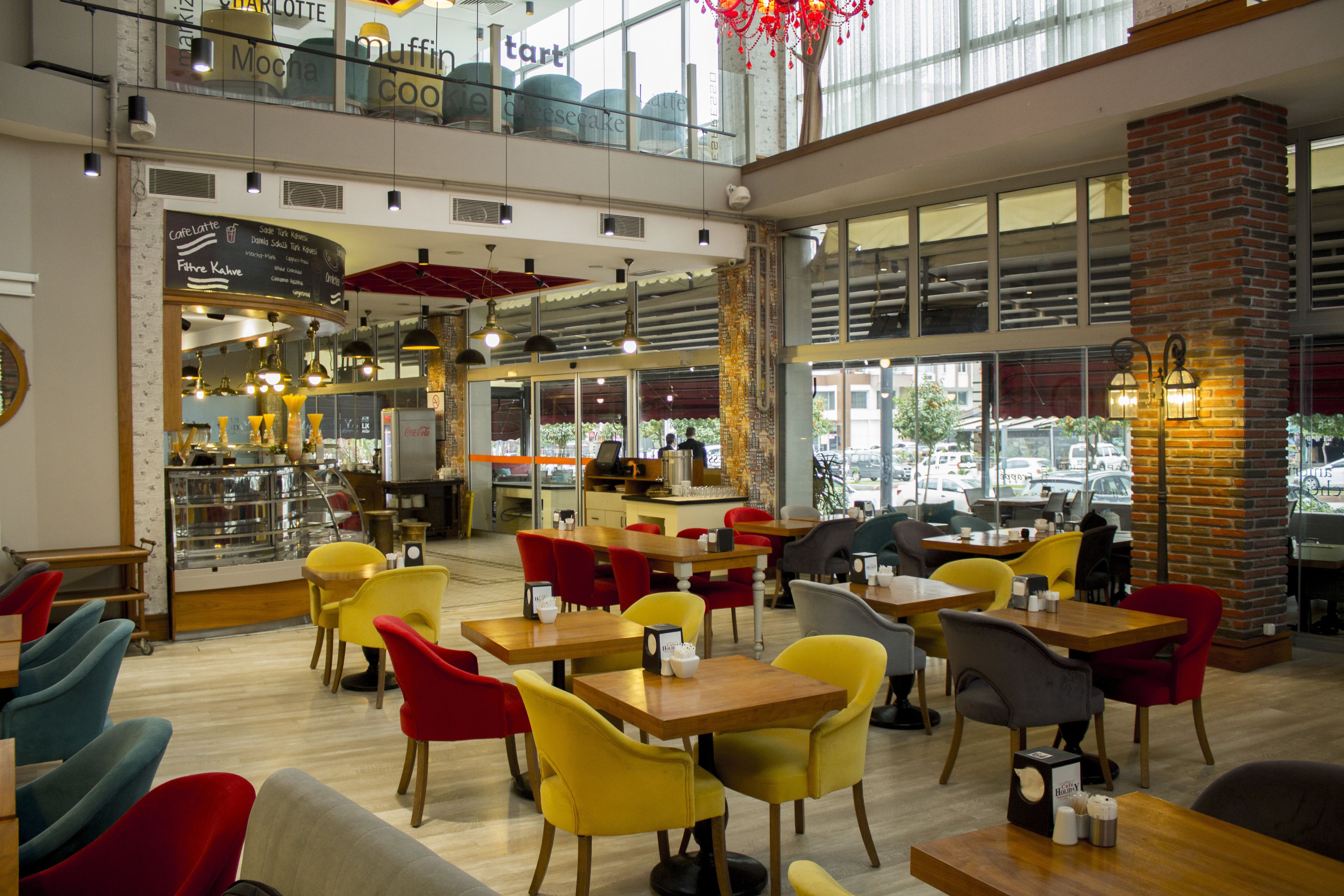 2 restaurants, breakfast served