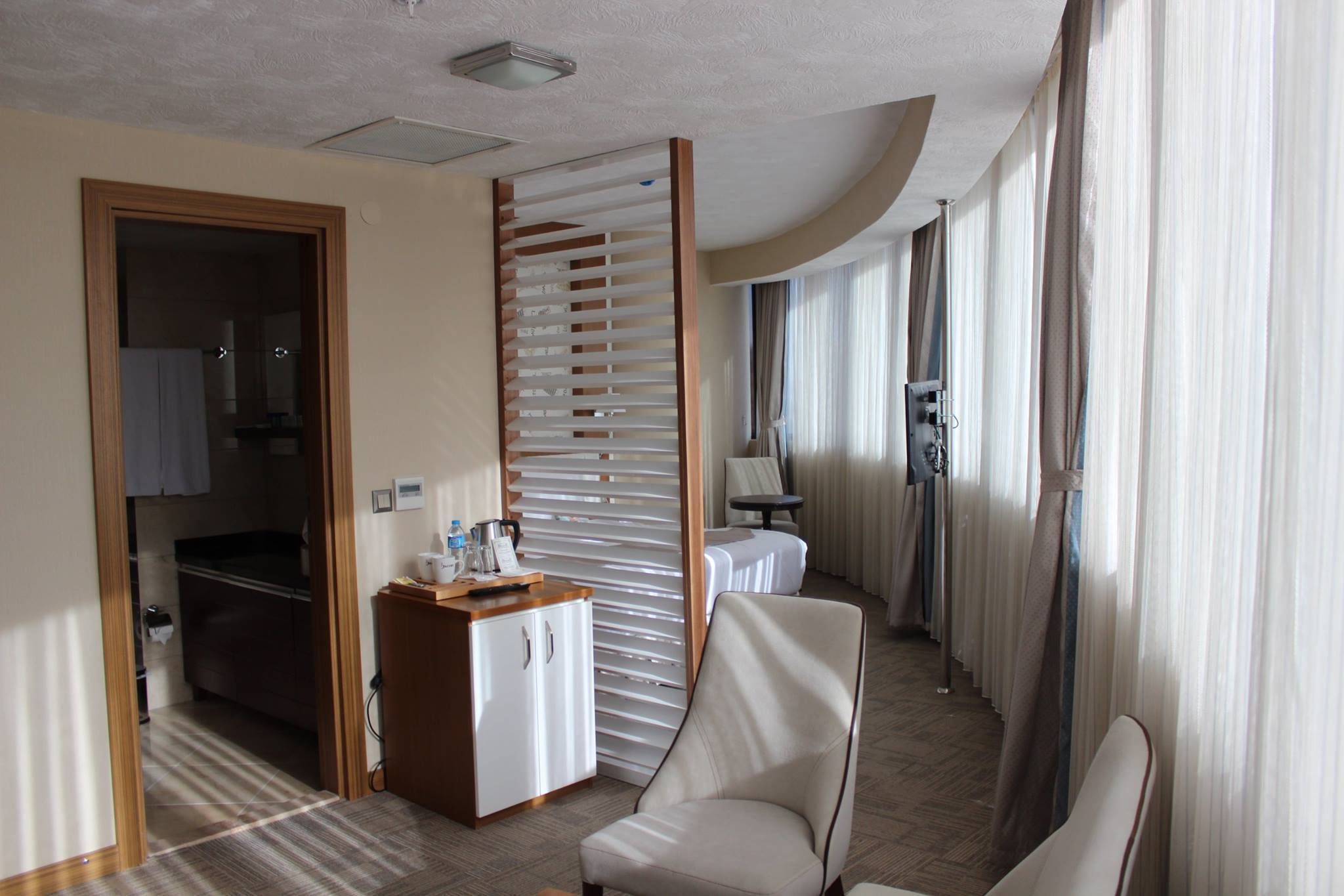 suite | living area | lcd tv