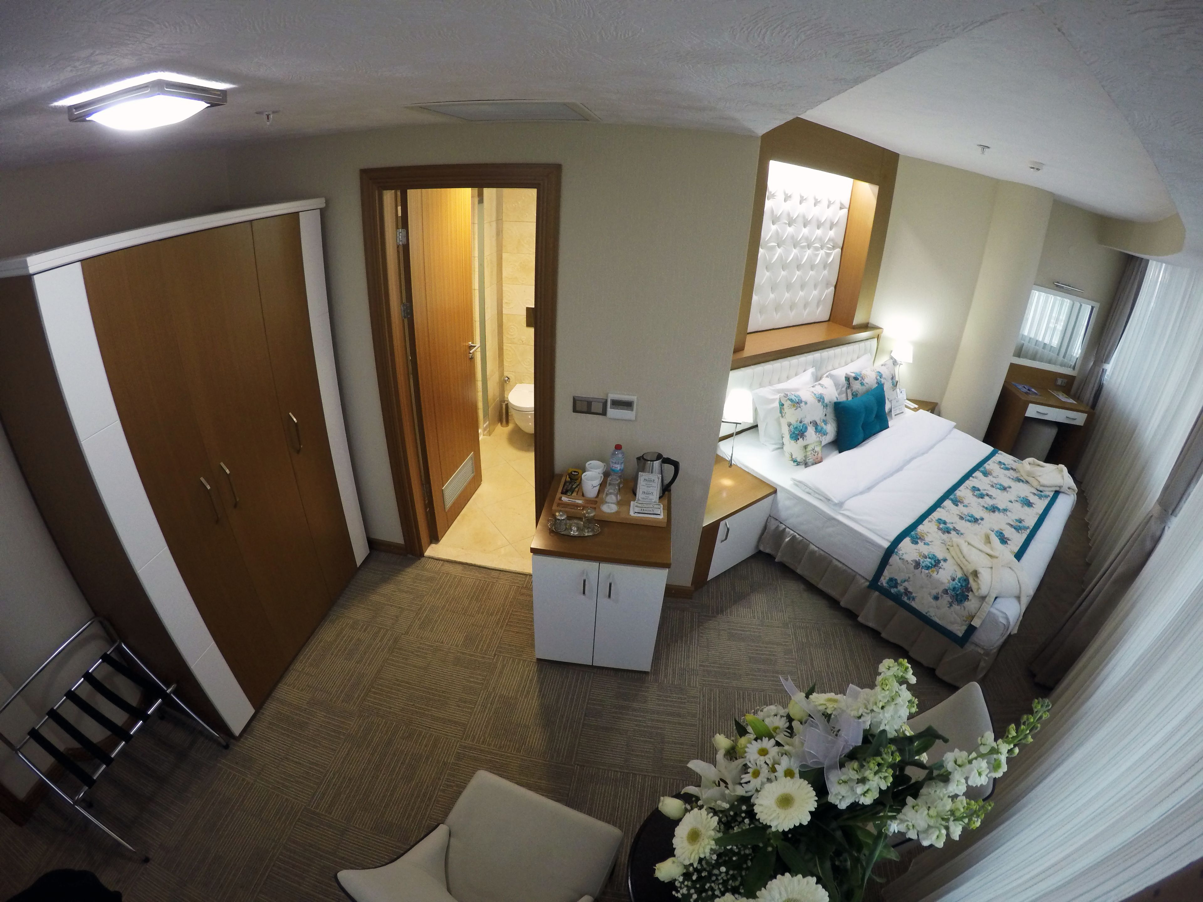 suite | minibar, in-room safe, desk, laptop workspace