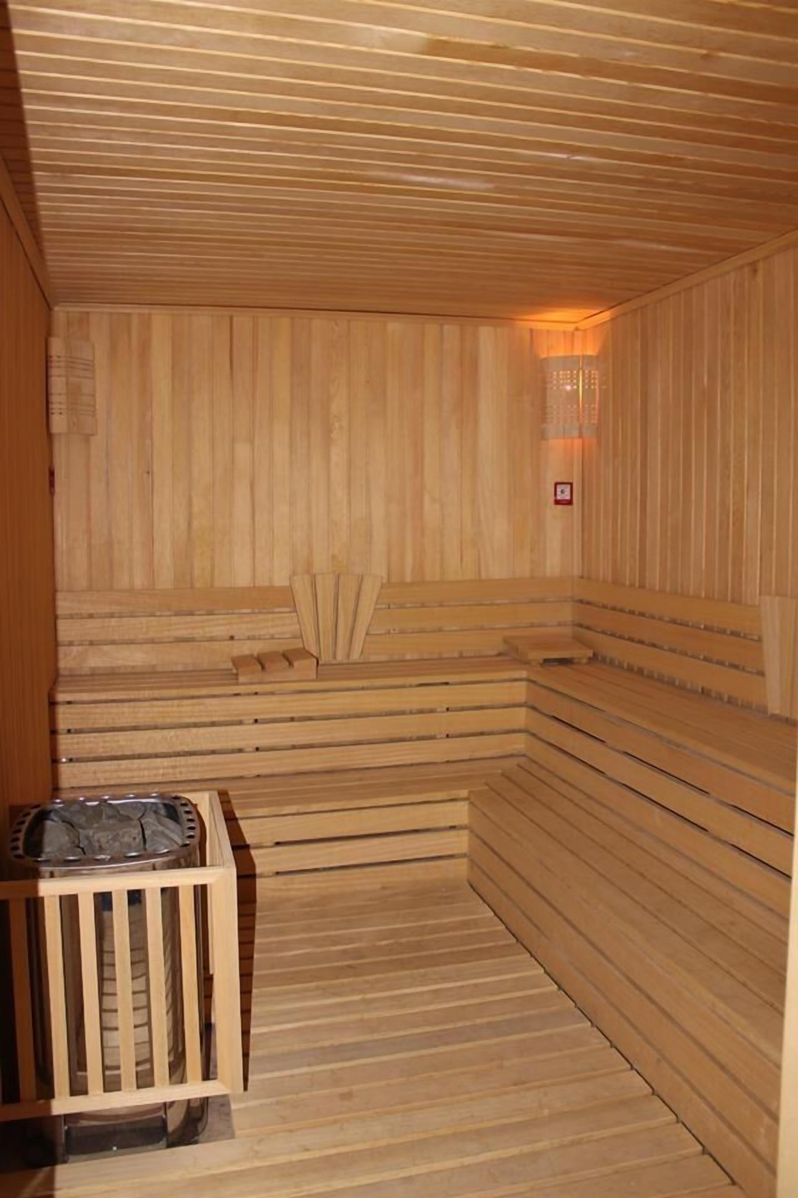 sauna, steam room, turkish bath/hammam, 1 treatment room