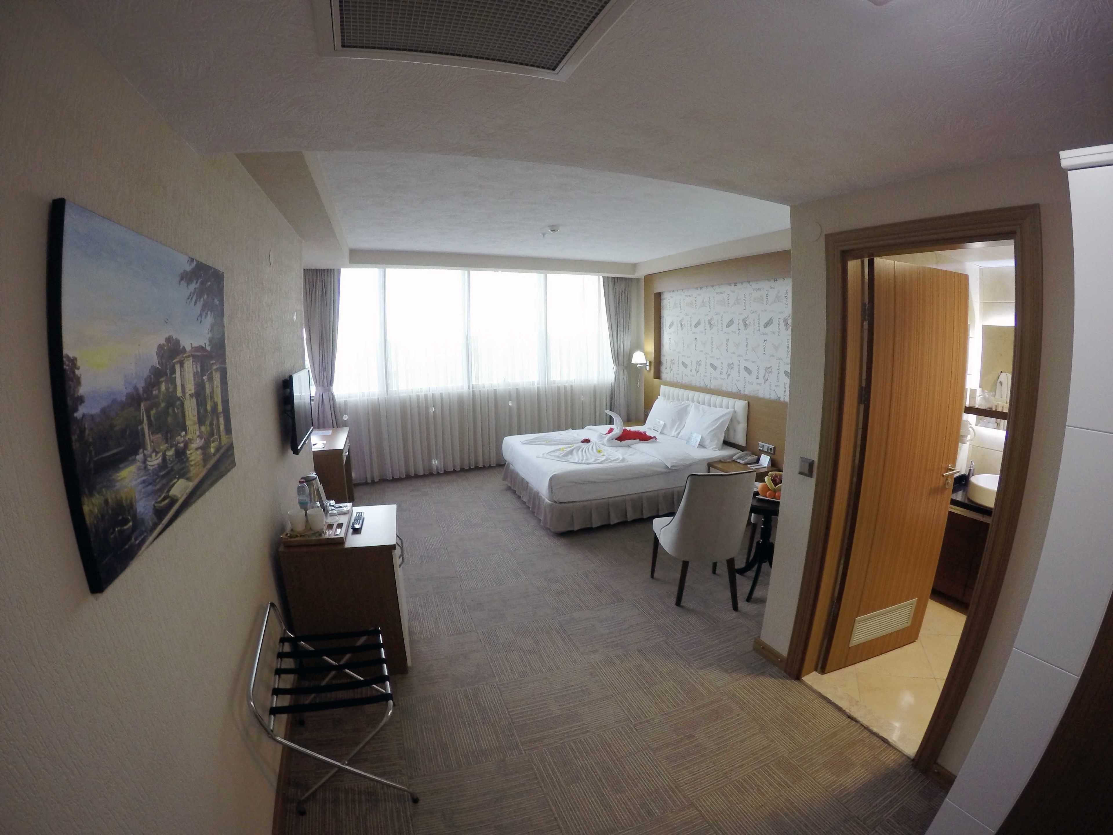 minibar, in-room safe, desk, laptop workspace