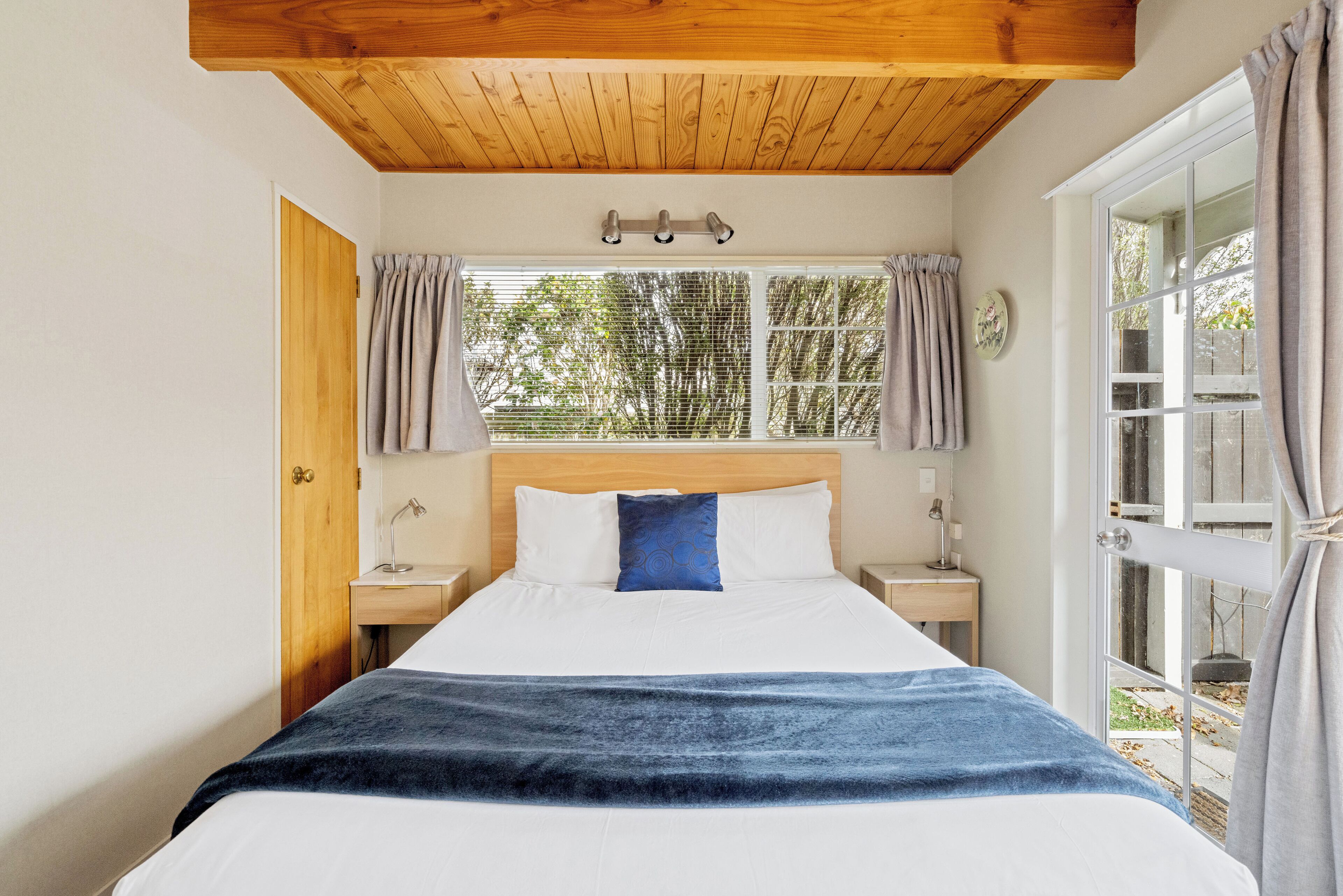 Lake End Apartment - Adults Only | 1 bedroom, premium bedding, iron/ironing board (on request)