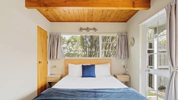 Lake End Apartment - Adults Only | 1 bedroom, premium bedding, iron/ironing board (on request)