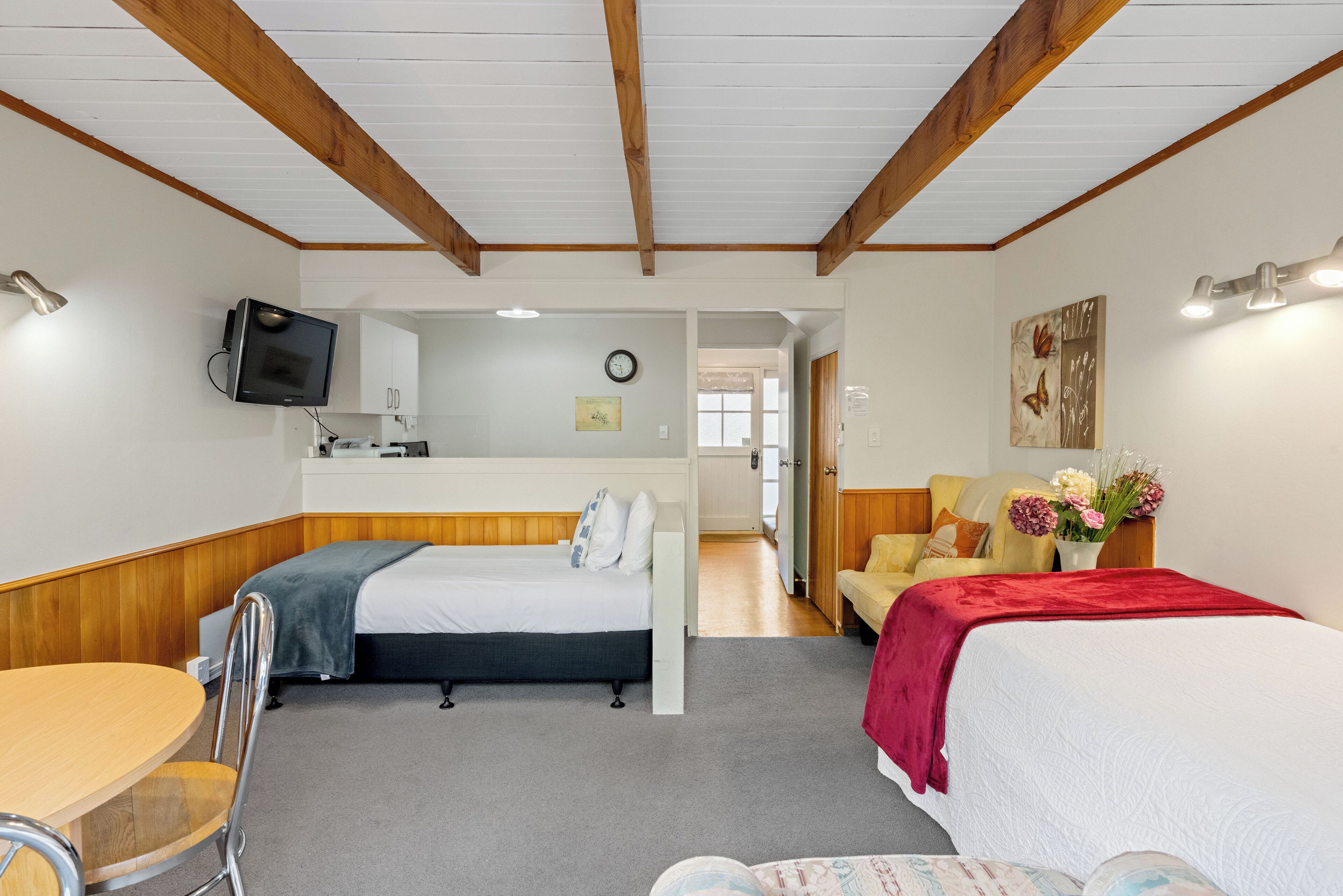 1 bedroom, premium bedding, iron/ironing board, cots/infant beds