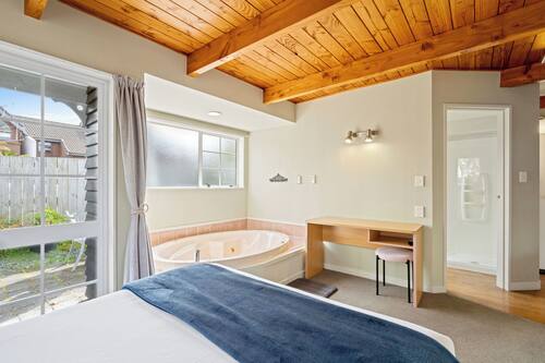 Lake End Apartment - Adults Only