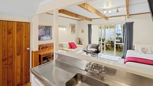 Familie-småhus, 2 soverom | Oppholdsområde