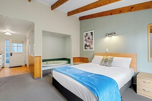 1 bedroom, premium bedding, iron/ironing board, cribs/infant beds - Cottage Mews Motel (Taupo)