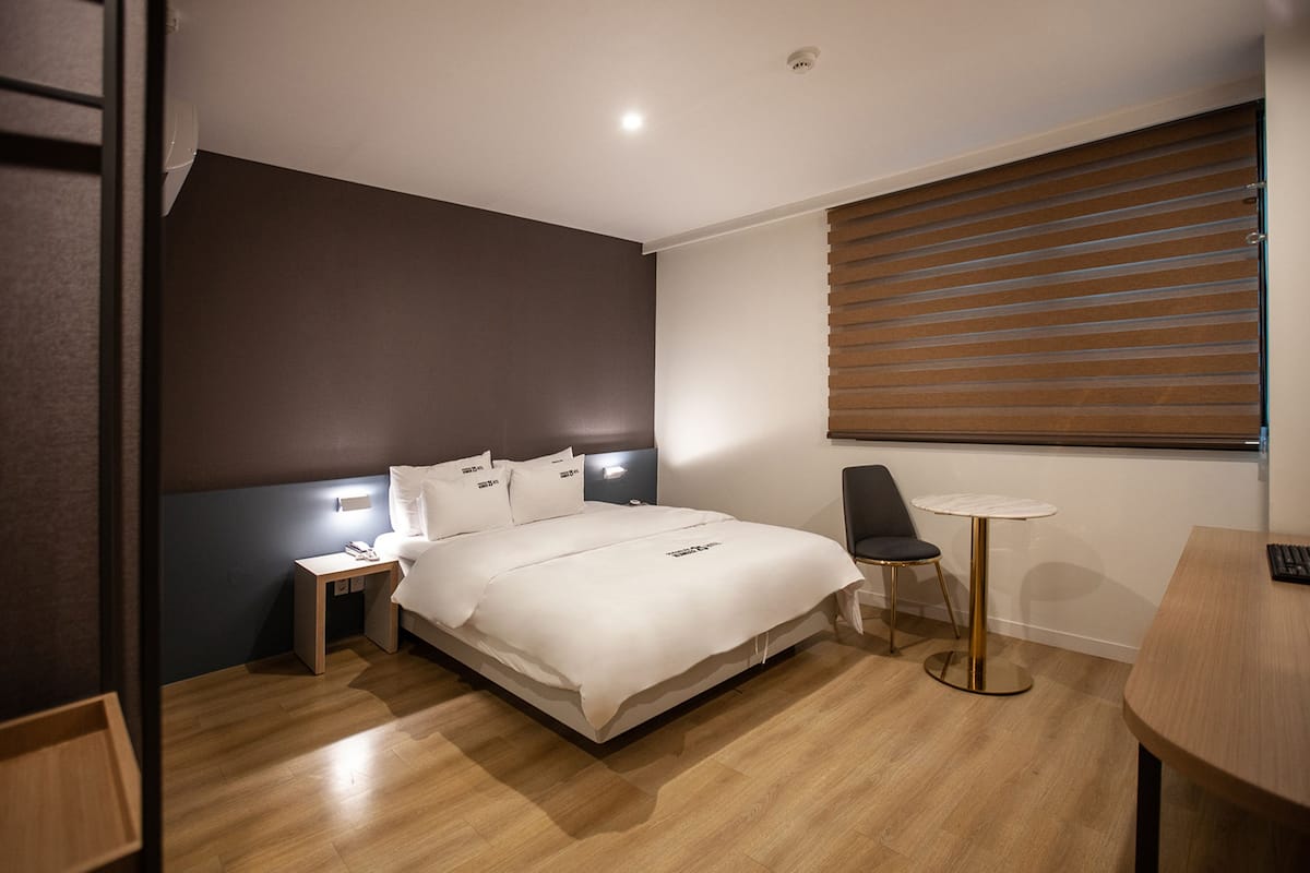 Soundproofing, WiFi (free)