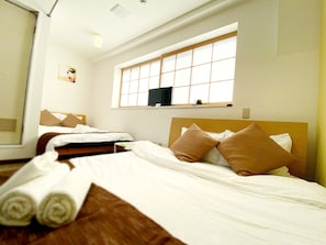 Large Twin Room with Private Bathroom (501) | Desk, blackout curtains, free WiFi, bed sheets - OUCHI HOTEL Yokogawa (Hiroshima)