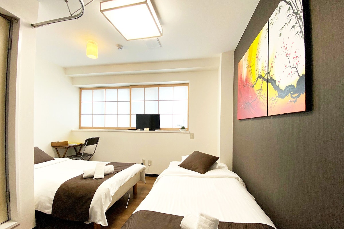 ห้องทวิน, ห้องน้ำส่วนตัว (203) | โต๊ะทำงาน, ผ้าม่านกันแสง, Wi-Fi ฟรี, ผ้าปูที่นอน