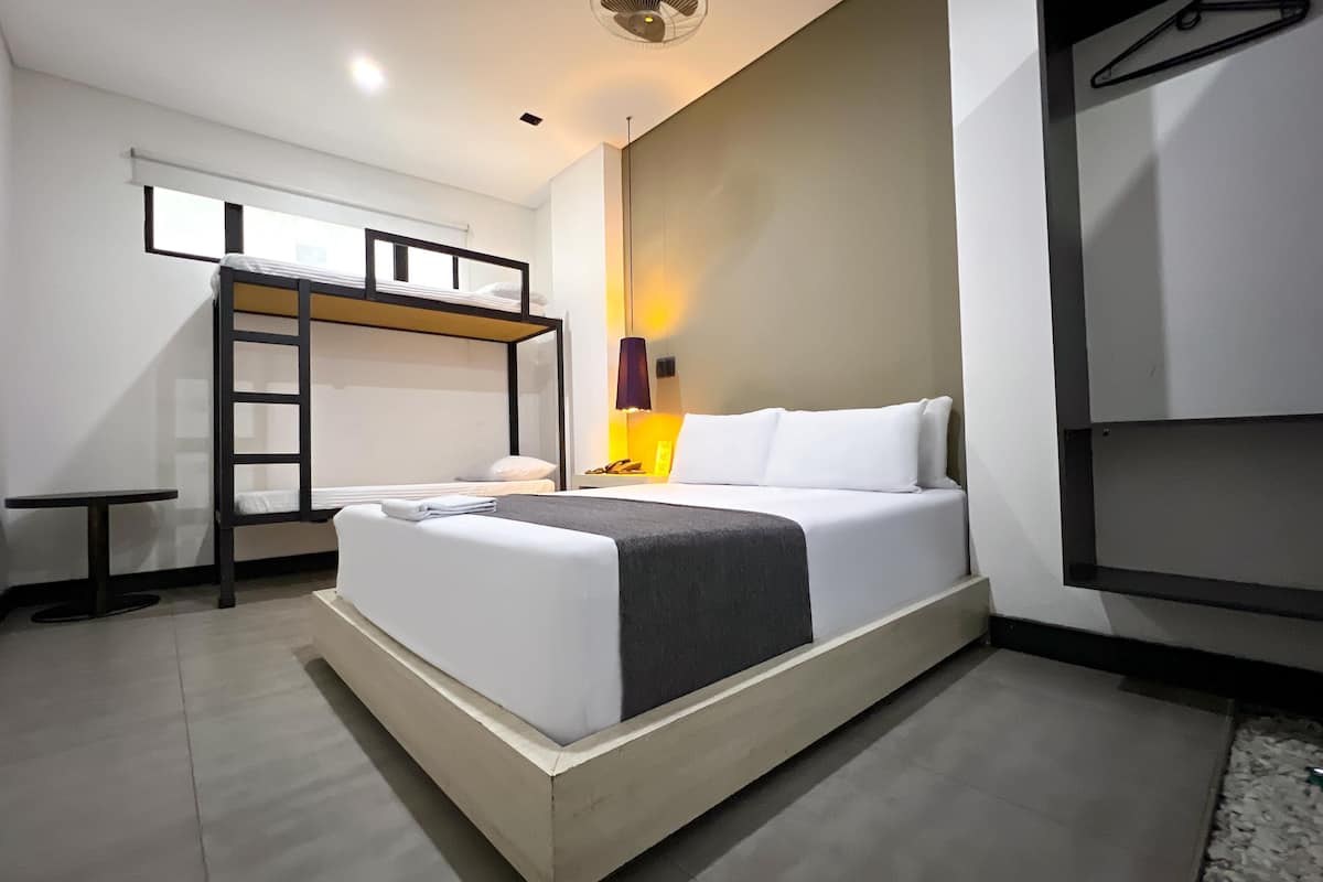 1 bedroom, desk, free WiFi, bed sheets