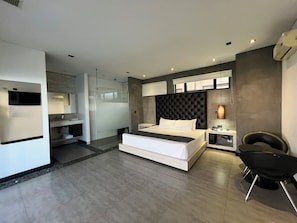 Deluxe Double Room, Hot Tub | Desk, free WiFi, bed sheets - Hotel 47 Medellin Street (Medellín)