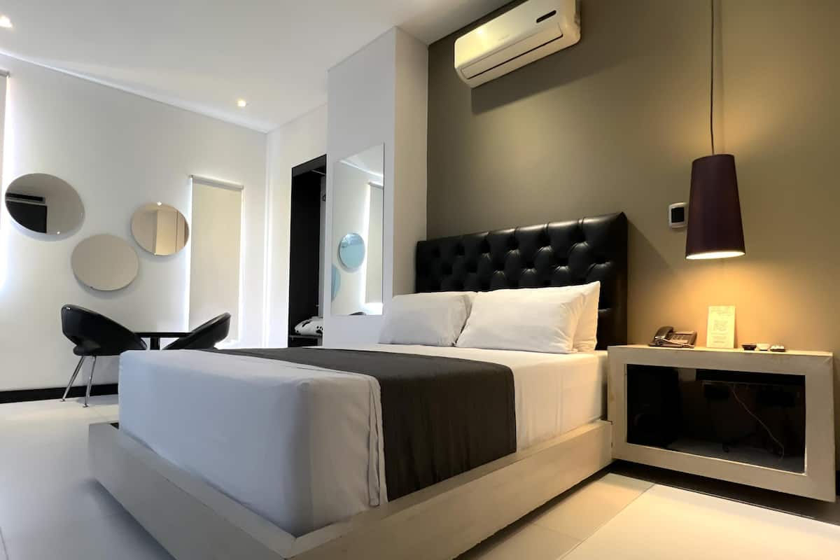 Desk, free WiFi, bed sheets