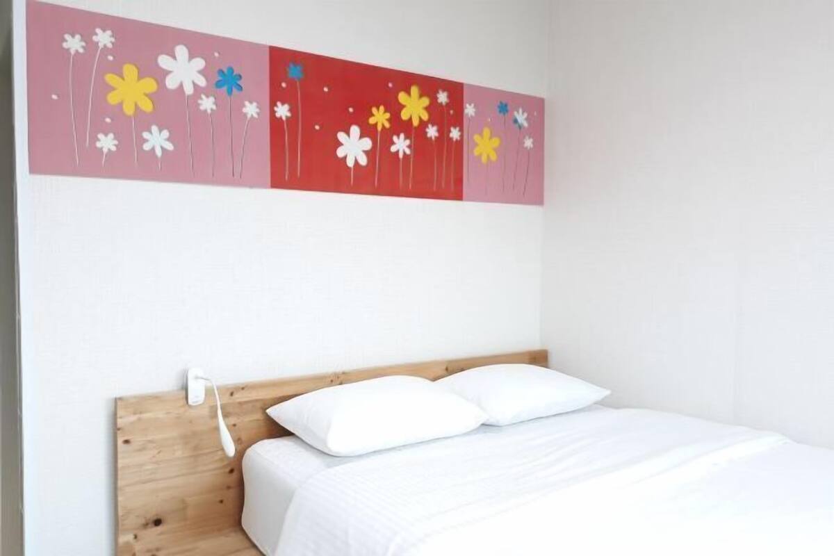 Soundproofing, WiFi (free), bed sheets