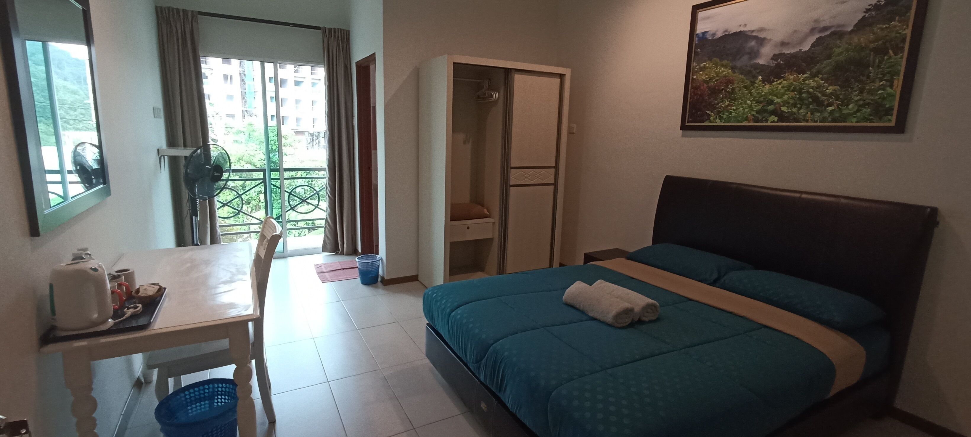 double room | desk, iron/ironing board, rollaway beds, free wifi