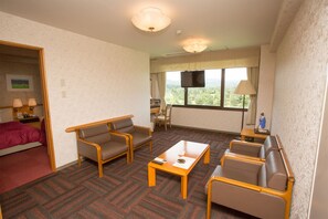 Suite, Smoking, Golf View | Desk, iron/ironing board, free WiFi, bed sheets - Hotel Green Hill (Satsumasendai)