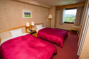 Suite, Smoking, Golf View | Desk, iron/ironing board, free WiFi, bed sheets - Hotel Green Hill (Satsumasendai)