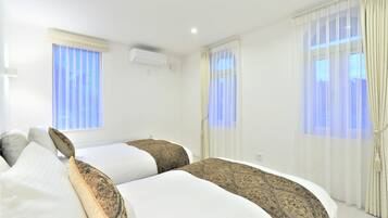 Villa, 3 Bedrooms(Max 6 guests), Non Smoking, Mountain View | 3 bedrooms, in-room safe, individually decorated, individually furnished