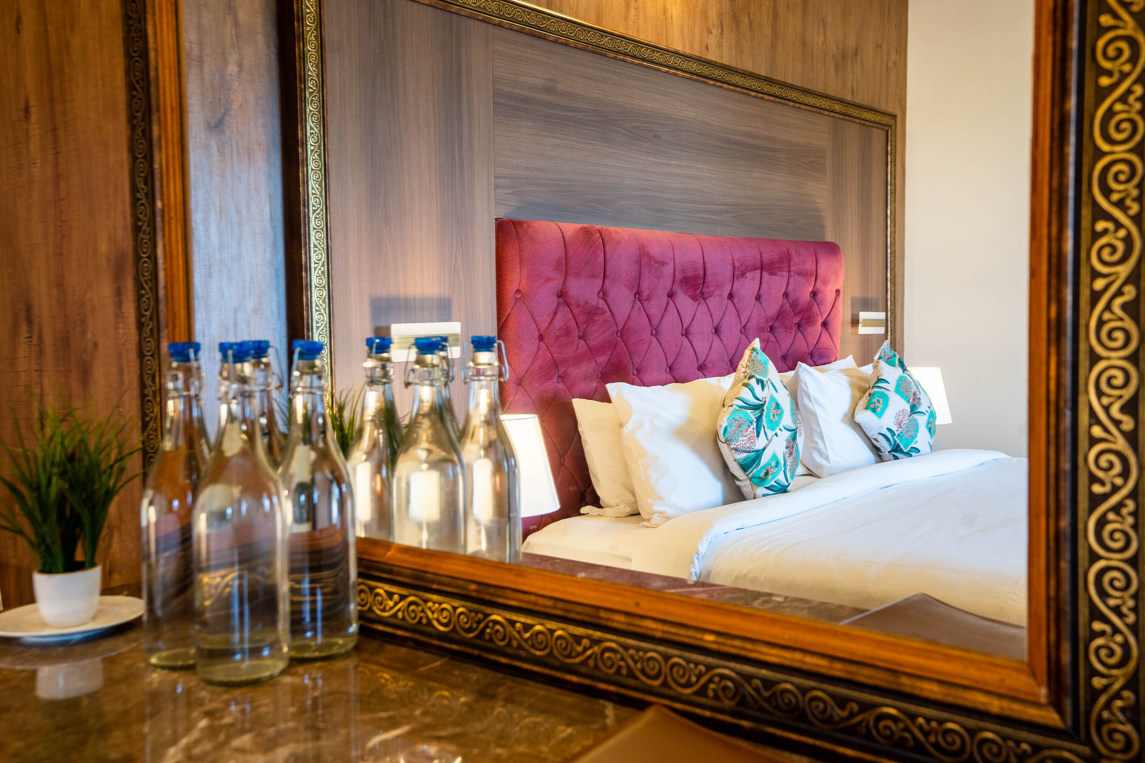 Romantic Cottage | Egyptian cotton sheets, premium bedding, desk, soundproofing
