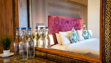Romantic Cottage | Egyptian cotton sheets, premium bedding, desk, soundproofing