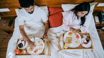 Royal Suite, 1 King Bed, Mountain View, Mountainside | In-room dining