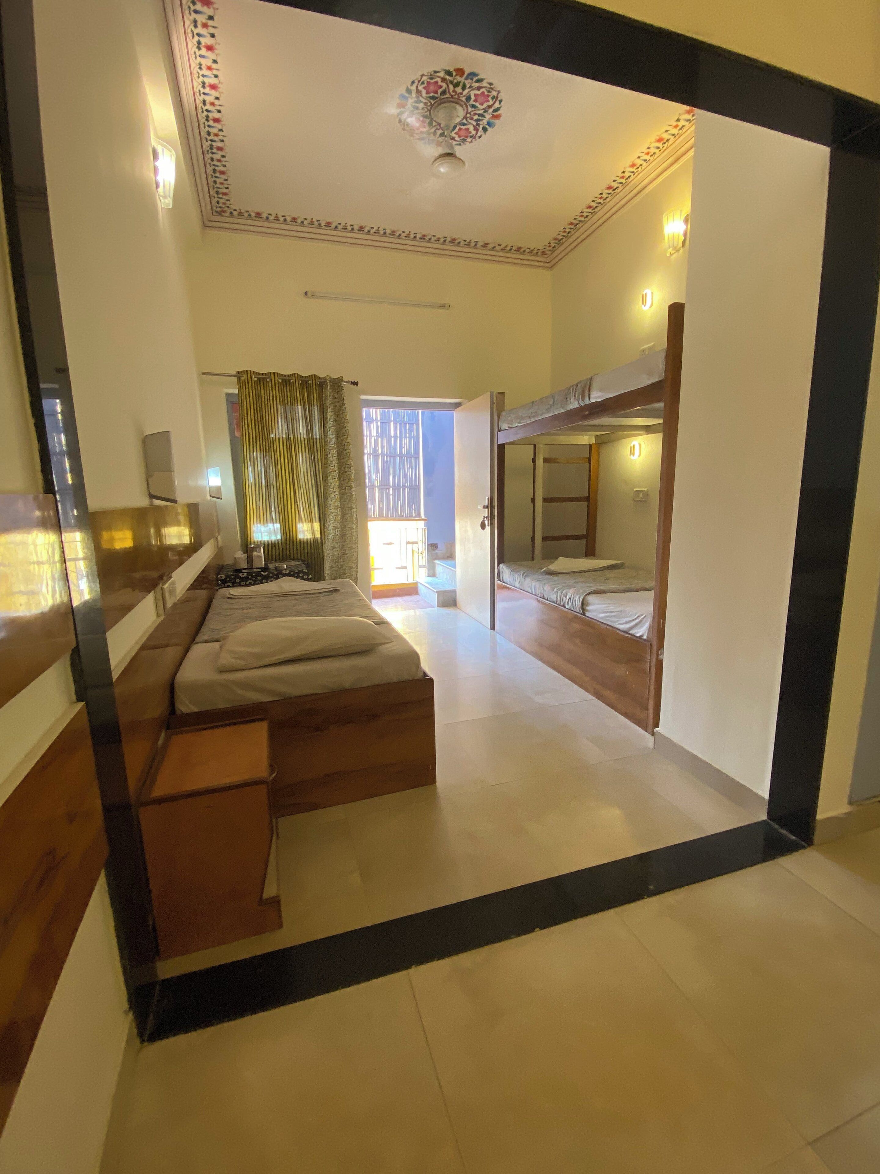 标准开间套房, 1 间卧室, 山景 | 办公桌、笔记本电脑工作区、遮光窗帘、免费 WiFi