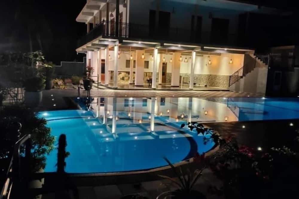 Coral Palm Villa & Apartments