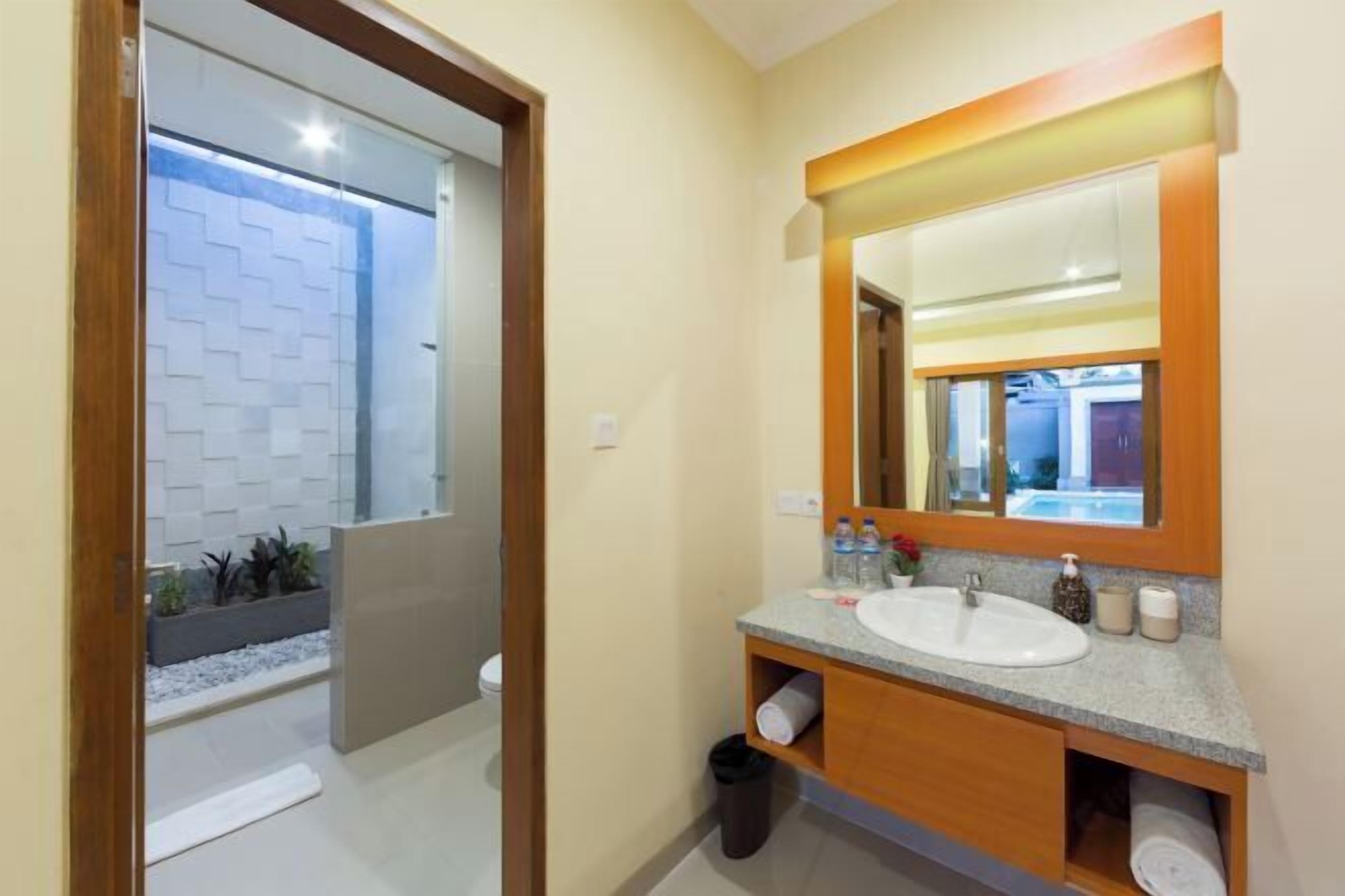 Bad | Dusj, regndusjhode, designertoalettartikler og hårføner