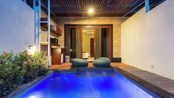 One Bedroom Pool Villa | Frigobar, cofres nos quartos, individualmente decorados