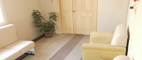 Tripla Standard | Area soggiorno | TV