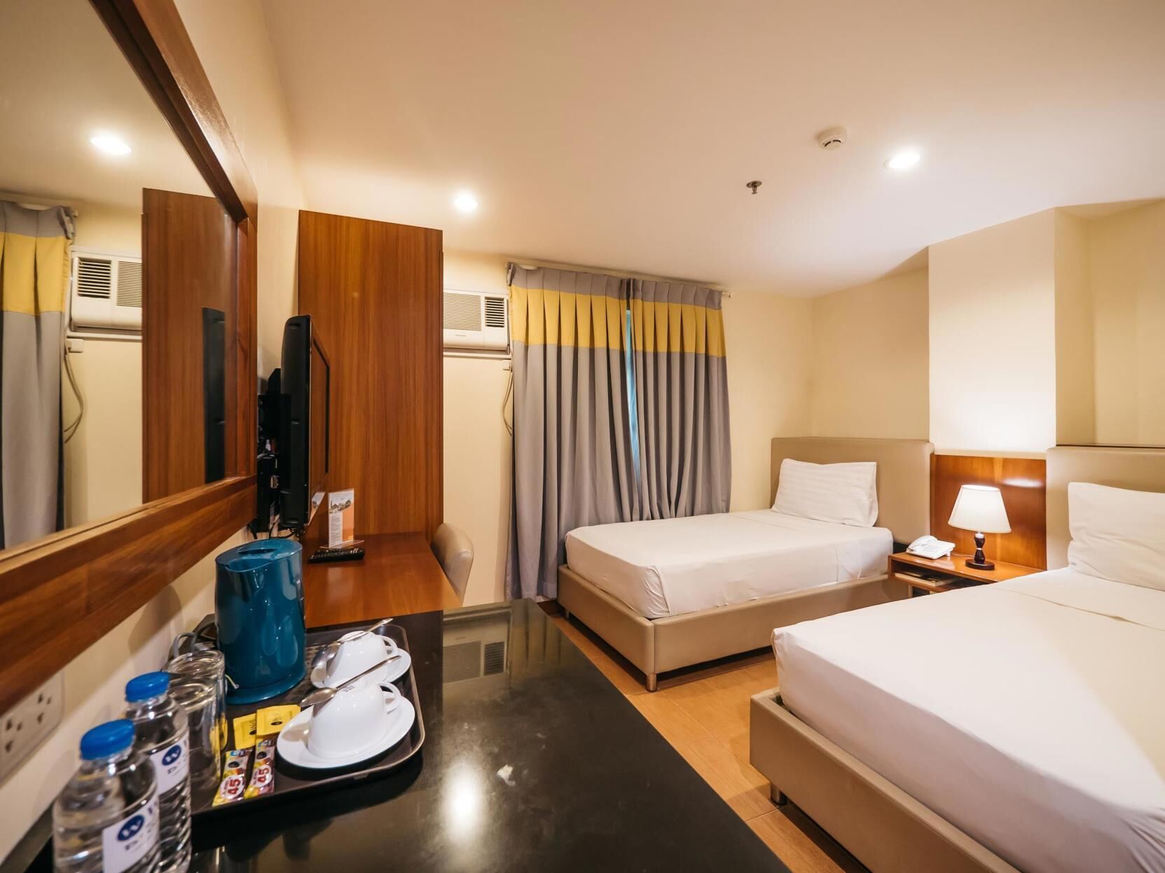 Premium bedding, desk, blackout drapes, free WiFi