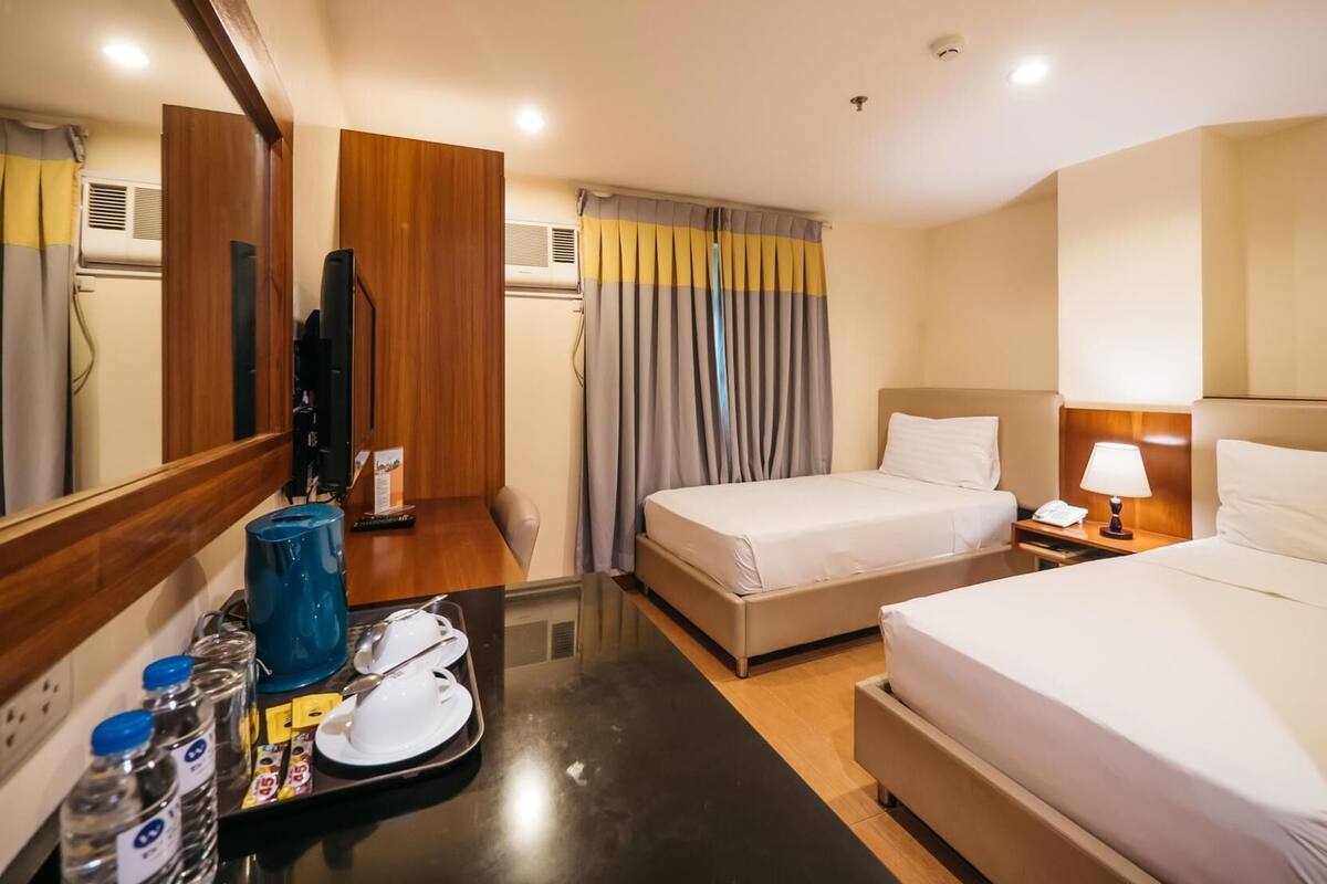Premium bedding, desk, blackout drapes, WiFi (free)