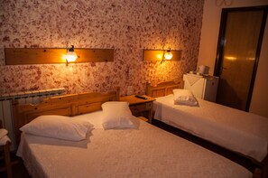 Classic Triple Room, 1 Bedroom, Mountain View