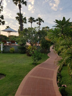 Exterior detail - Famous Hotel Bagan (Nyaung-U)