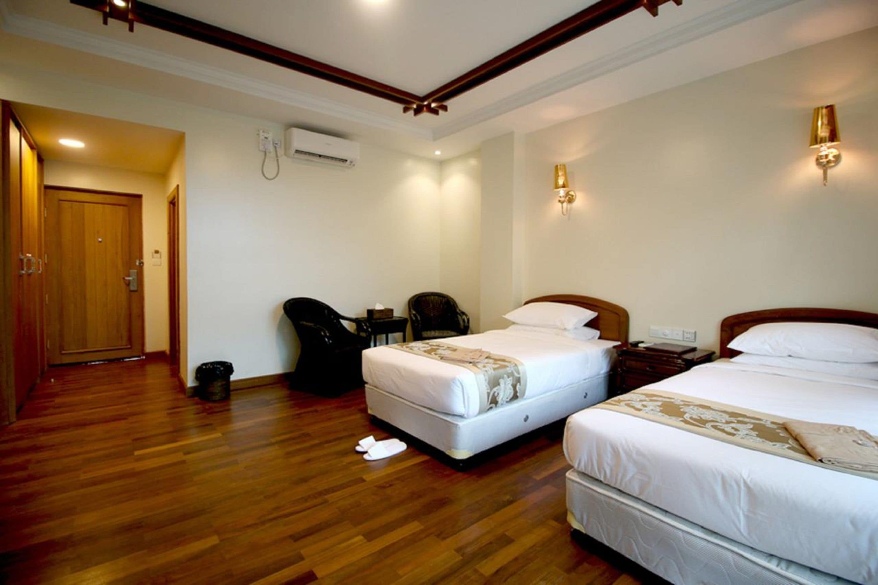 Kamar Double atau Twin Deluks | Minibar, brankas, meja kerja, dan kedap suara