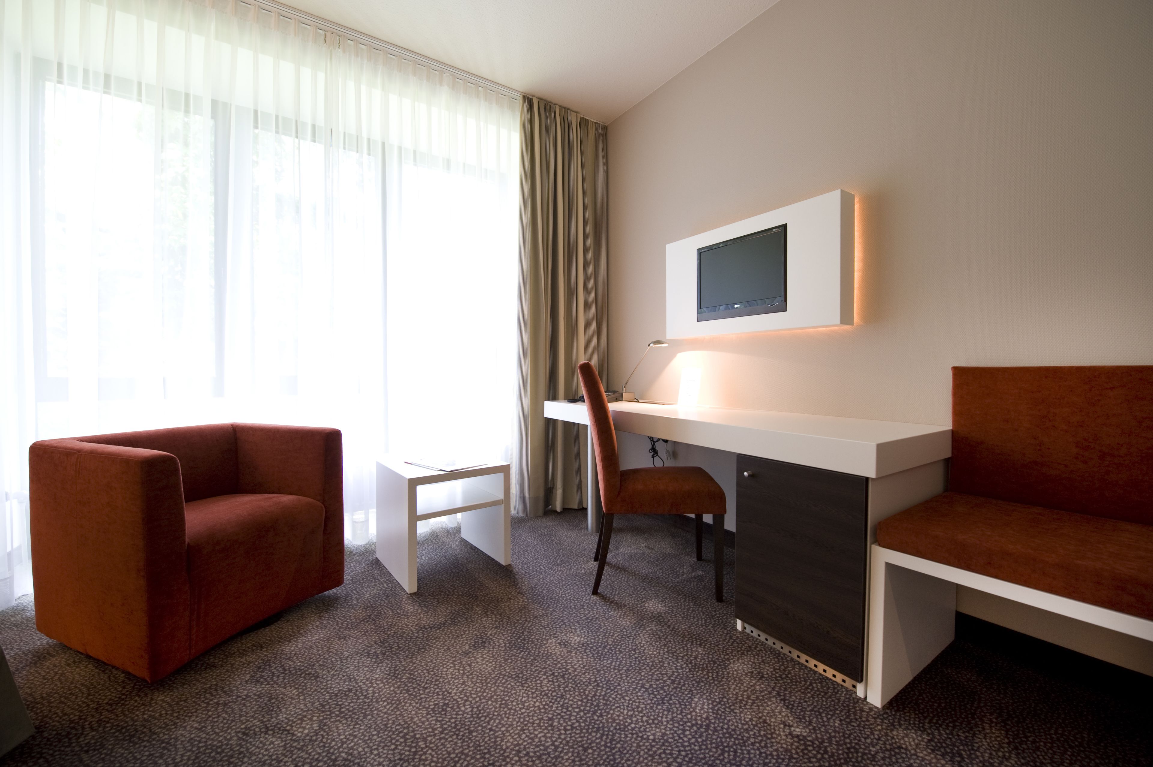 comfort twin room | 1 bedroom, minibar, in-room safe, desk