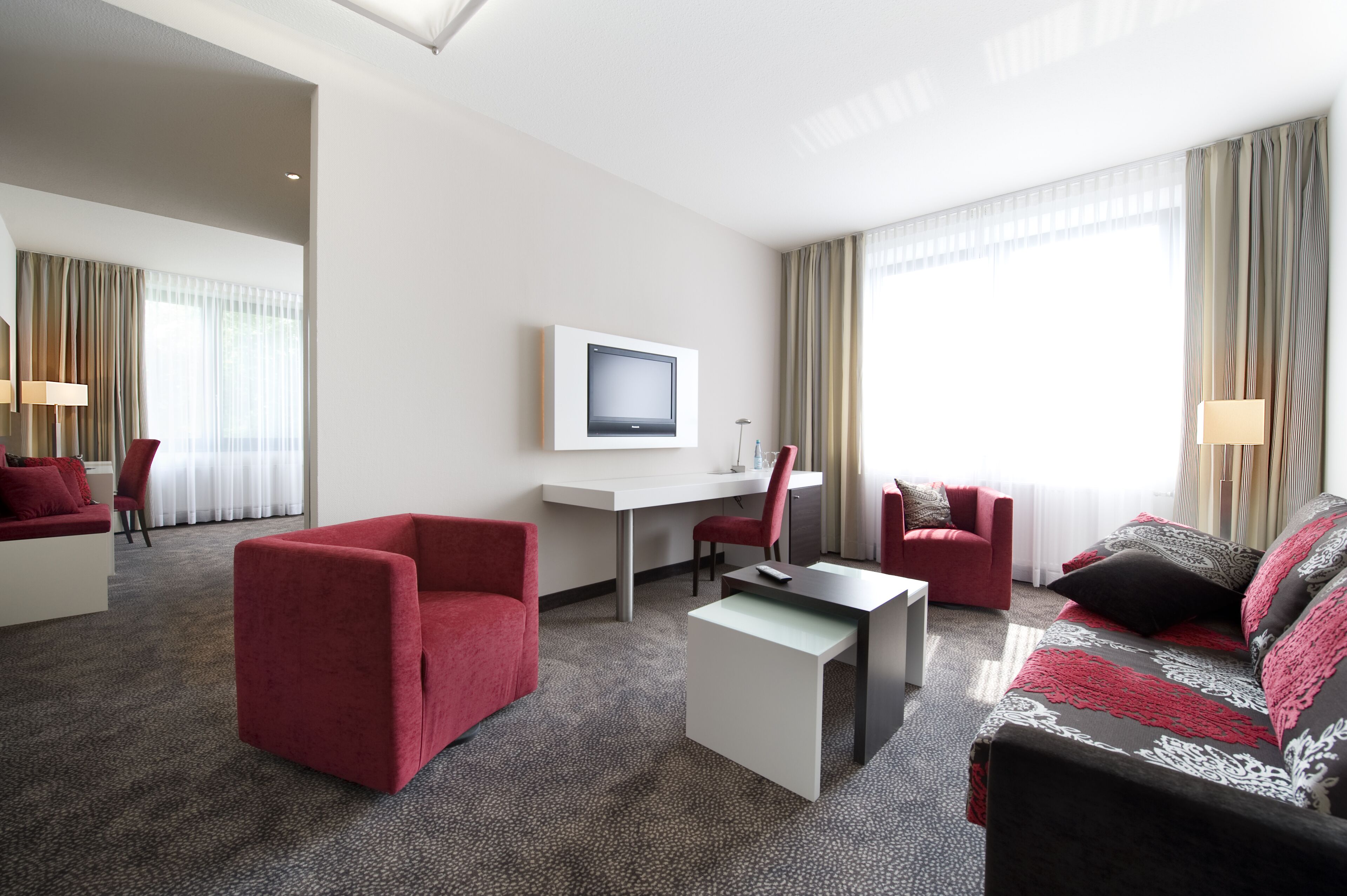 suite | in-room dining