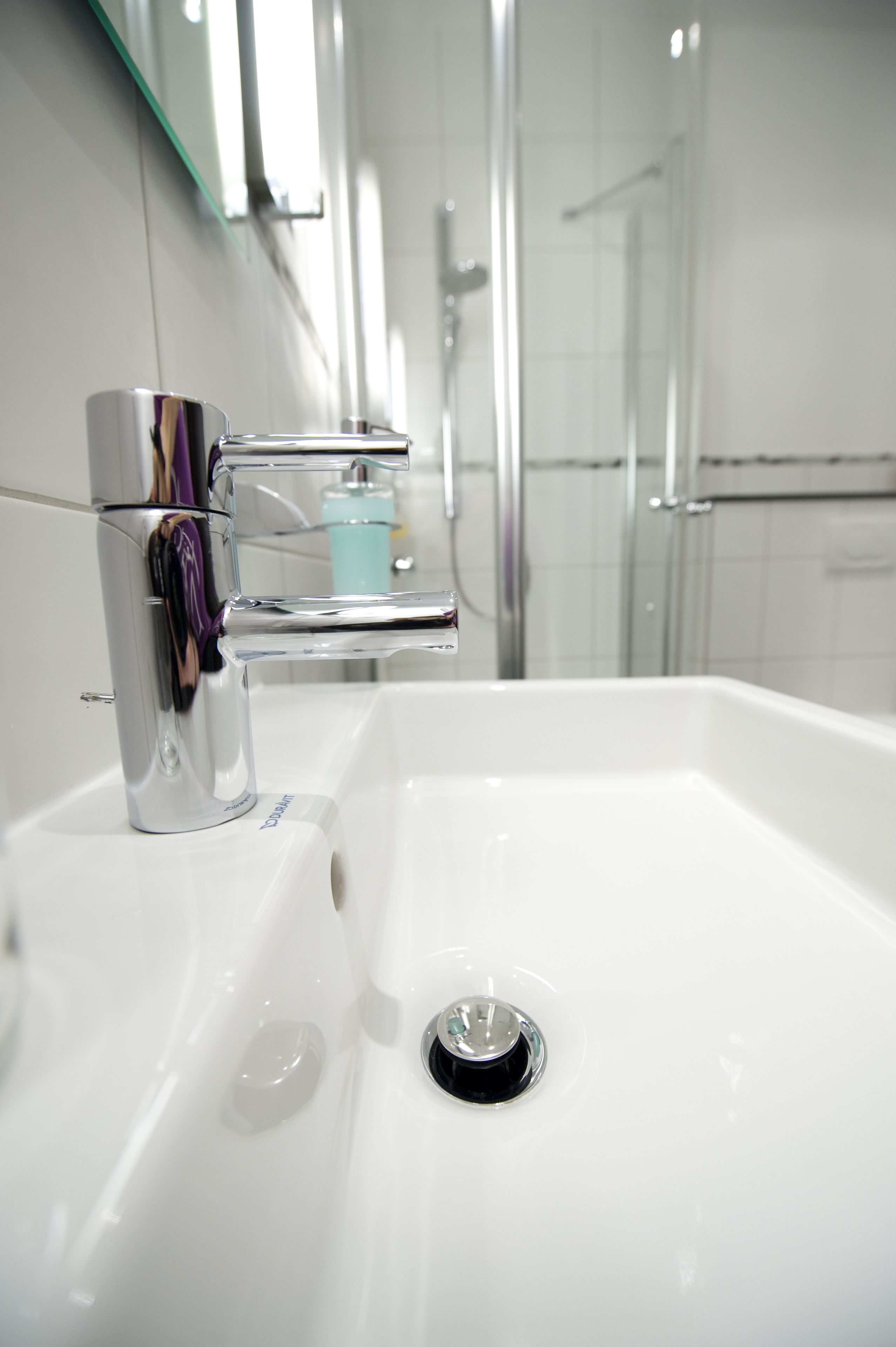 classic single room | bathroom | shower, free toiletries, hair dryer, towels