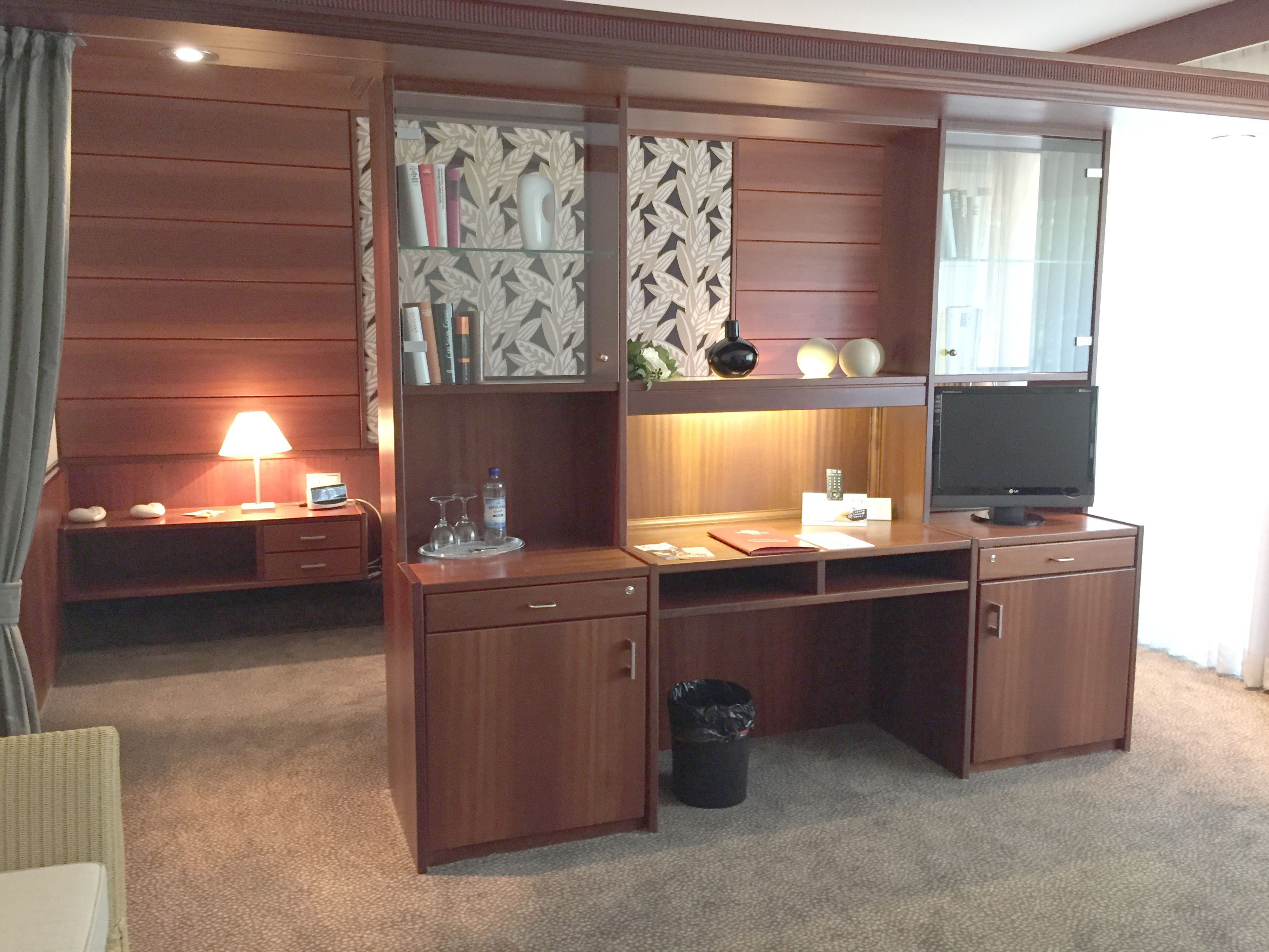 junior suite | 1 bedroom, minibar, in-room safe, desk